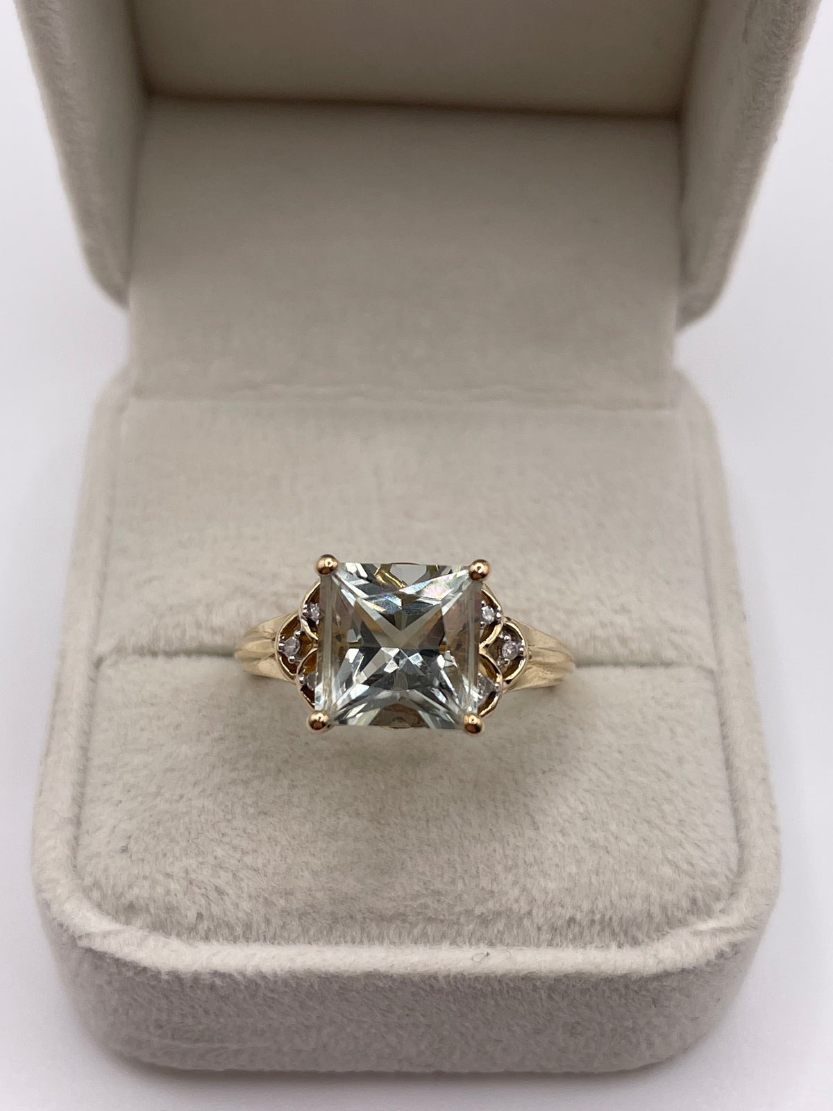 9ct gold green amethyst and diamond ring