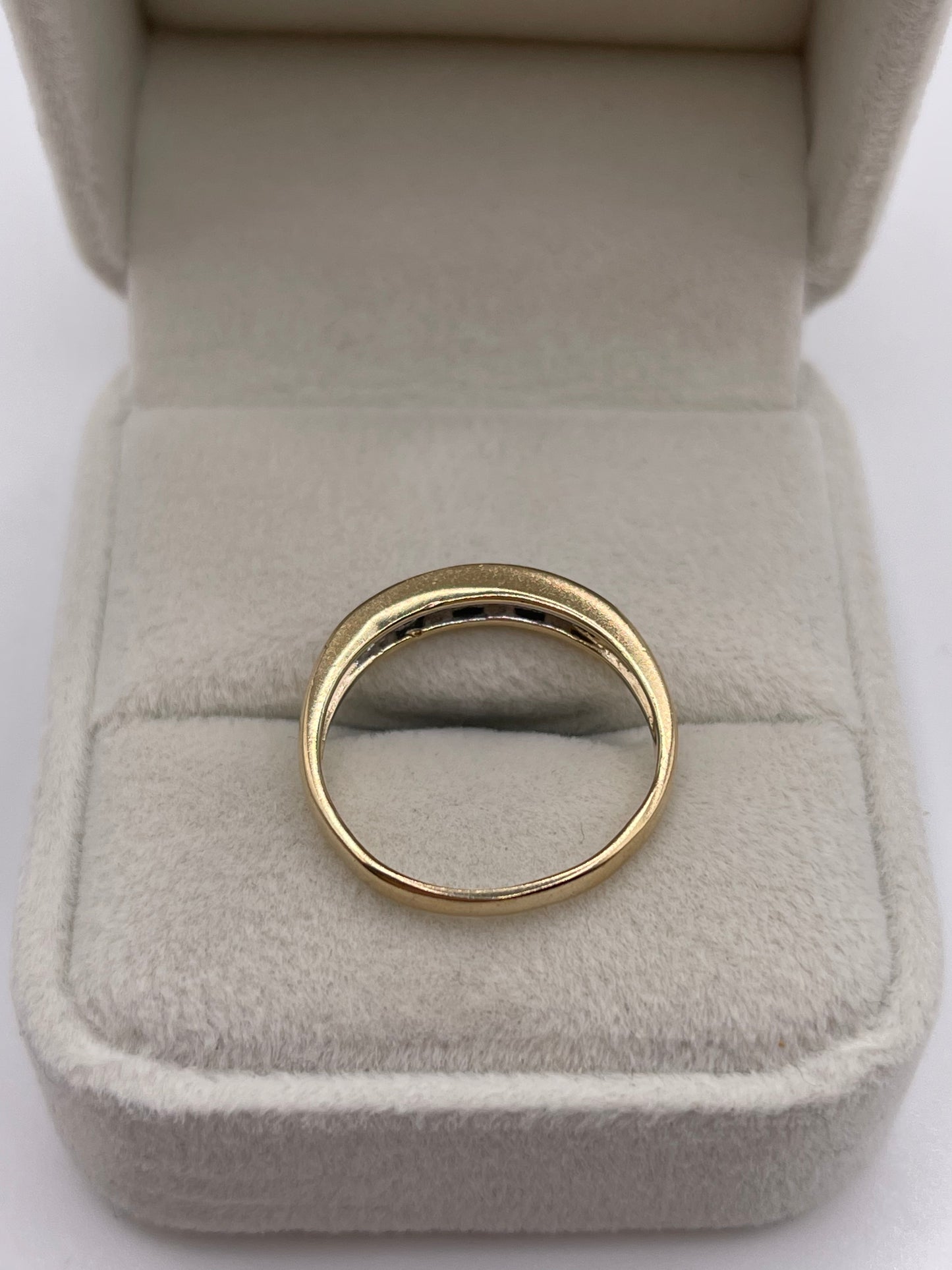9ct gold sapphire and diamond ring