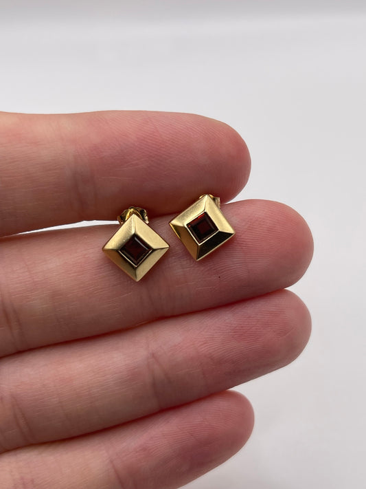 9ct gold garnet earrings