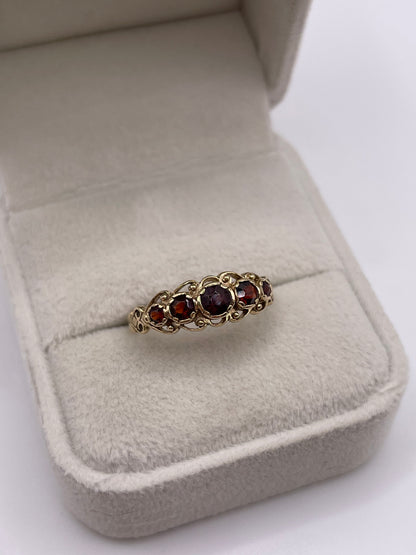 9ct gold garnet ring