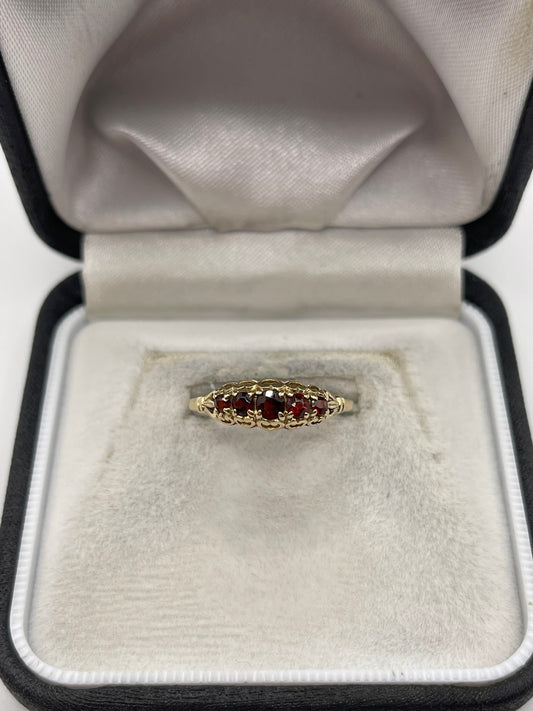 9ct gold garnet ring
