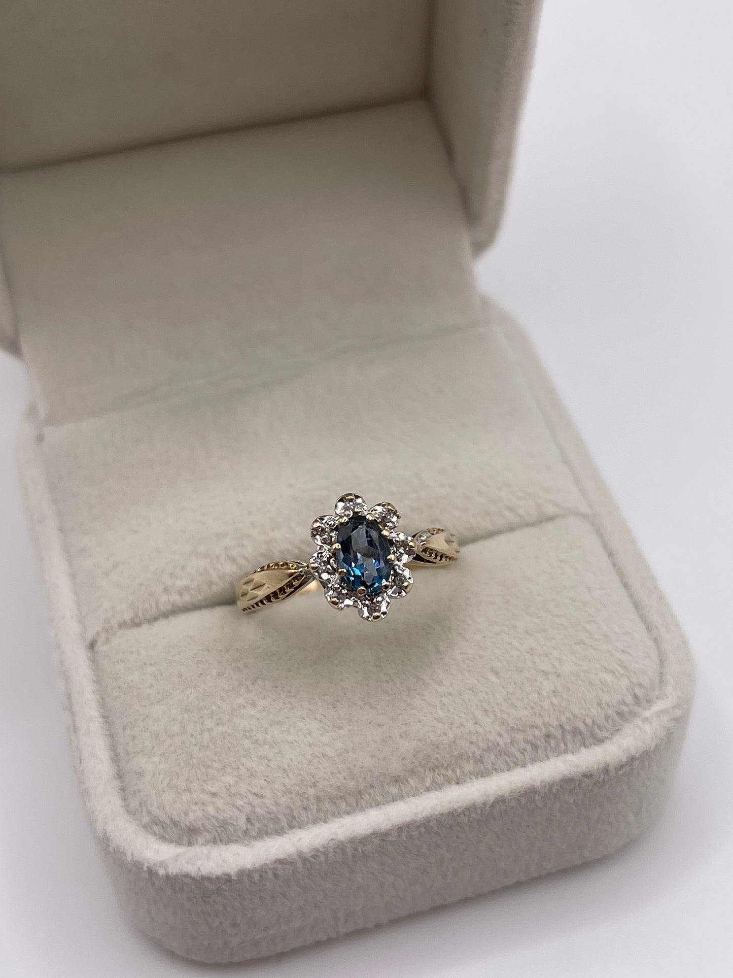 9ct gold topaz and diamond ring