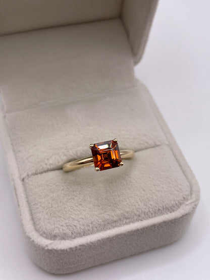 9ct gold red zircon ring