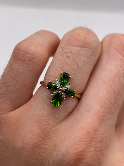 9ct gold diopside and diamond ring