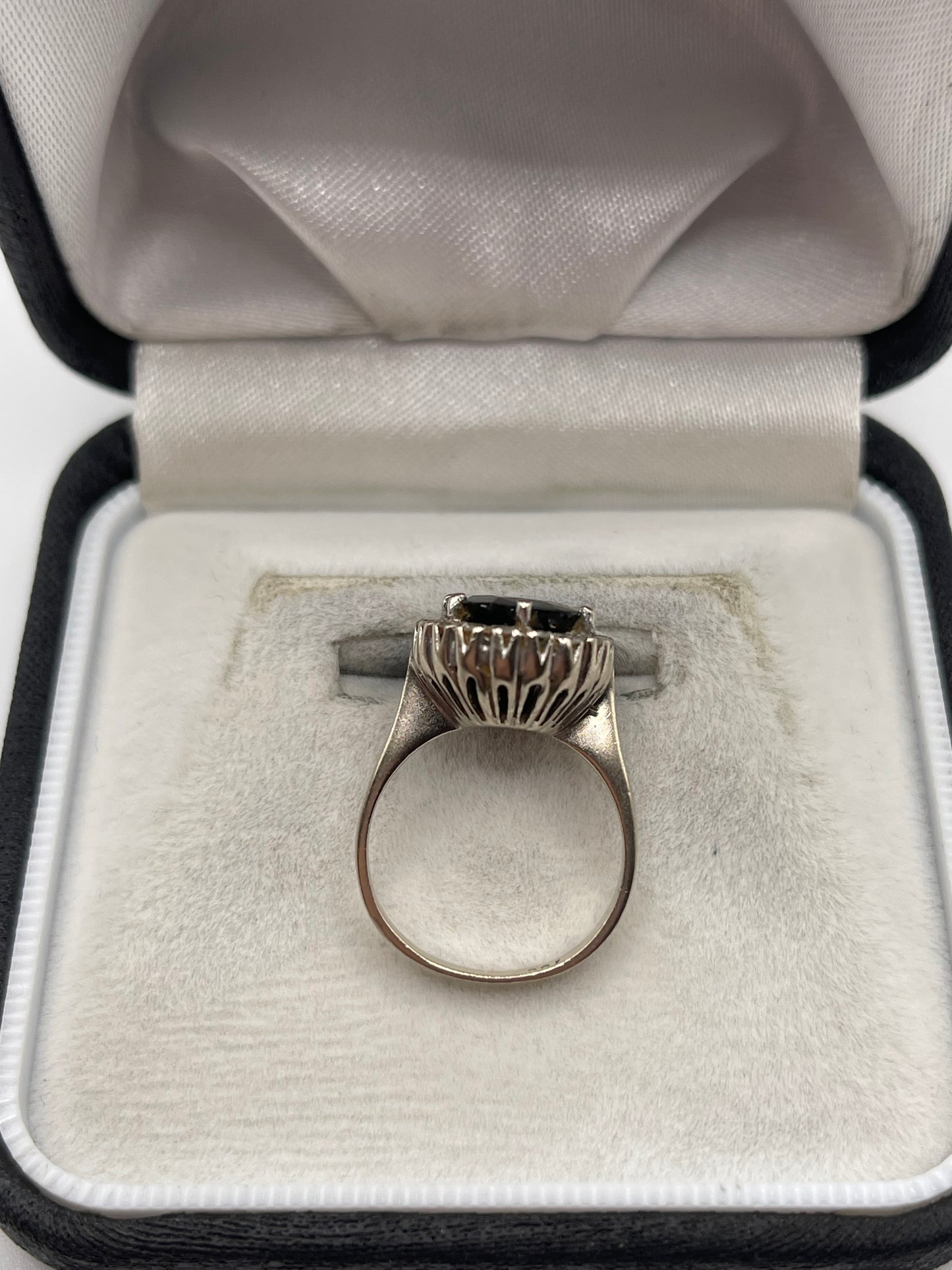18ct white gold sapphire and diamond ring