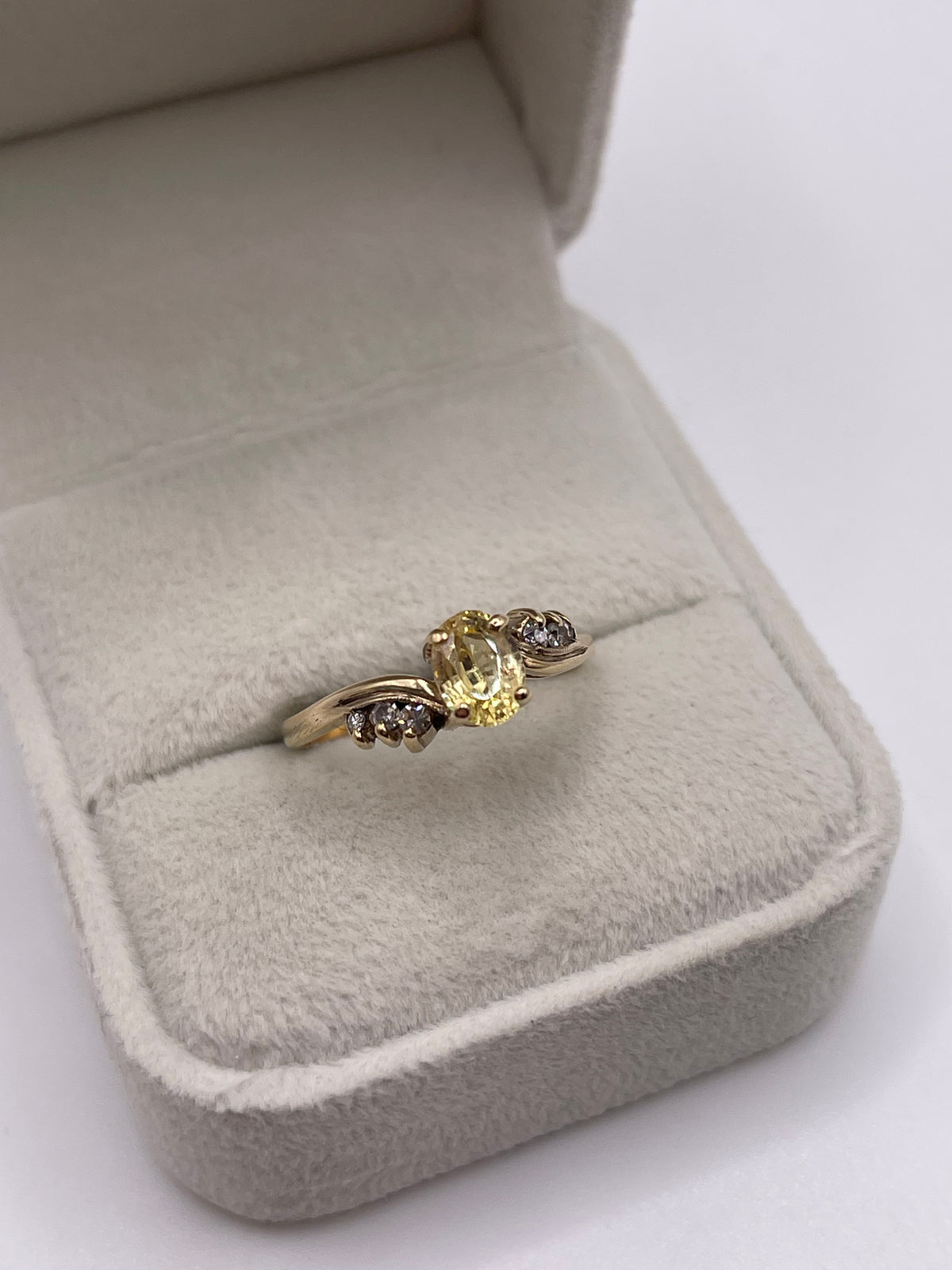 9ct gold yellow sapphire and diamond ring
