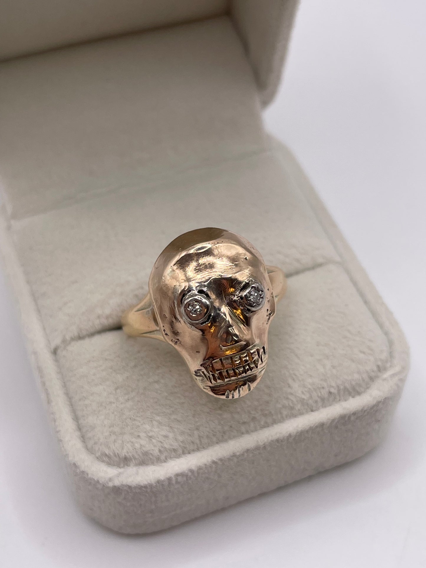 Heavy 9ct gold diamond skull ring