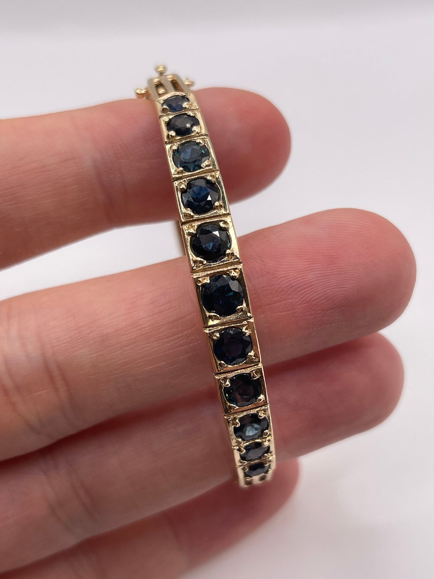 9ct gold sapphire bangle