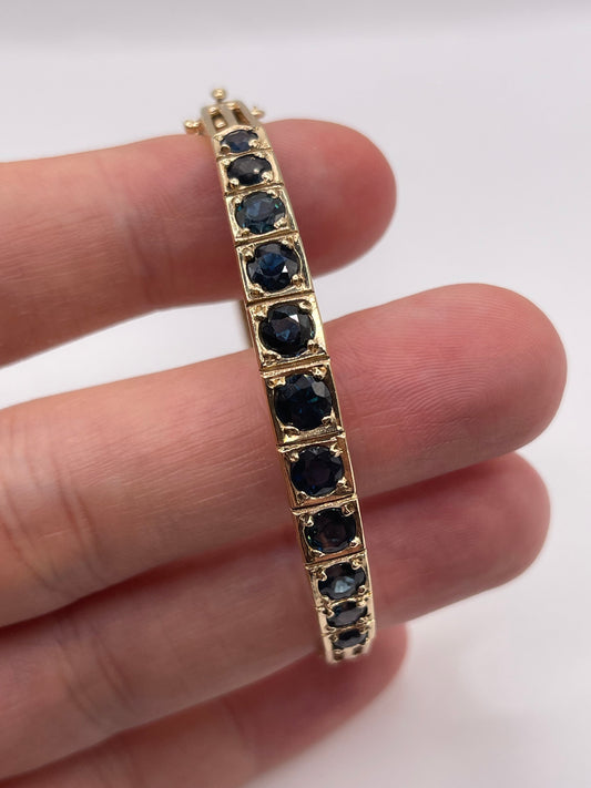 9ct gold sapphire bangle