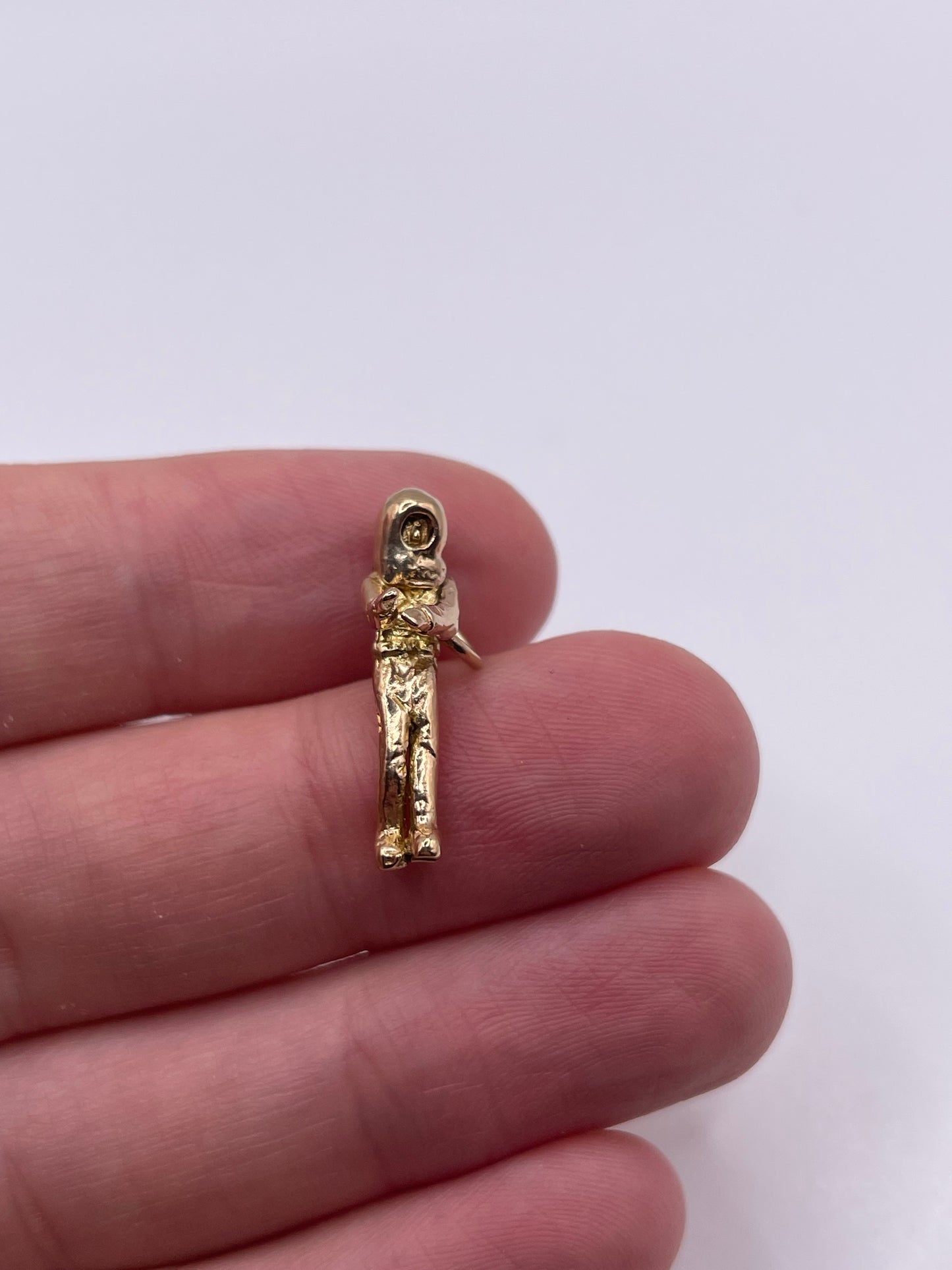 9ct gold diver charm