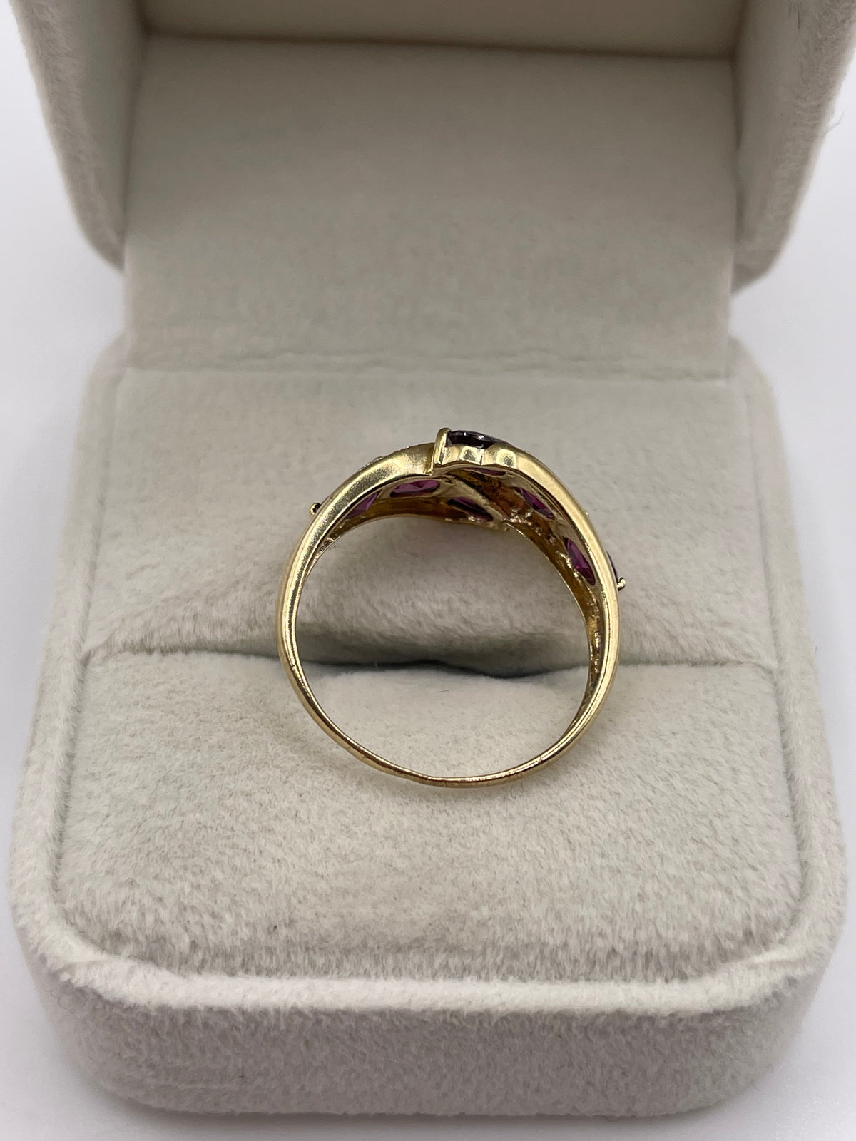 9ct gold garnet and diamond ring