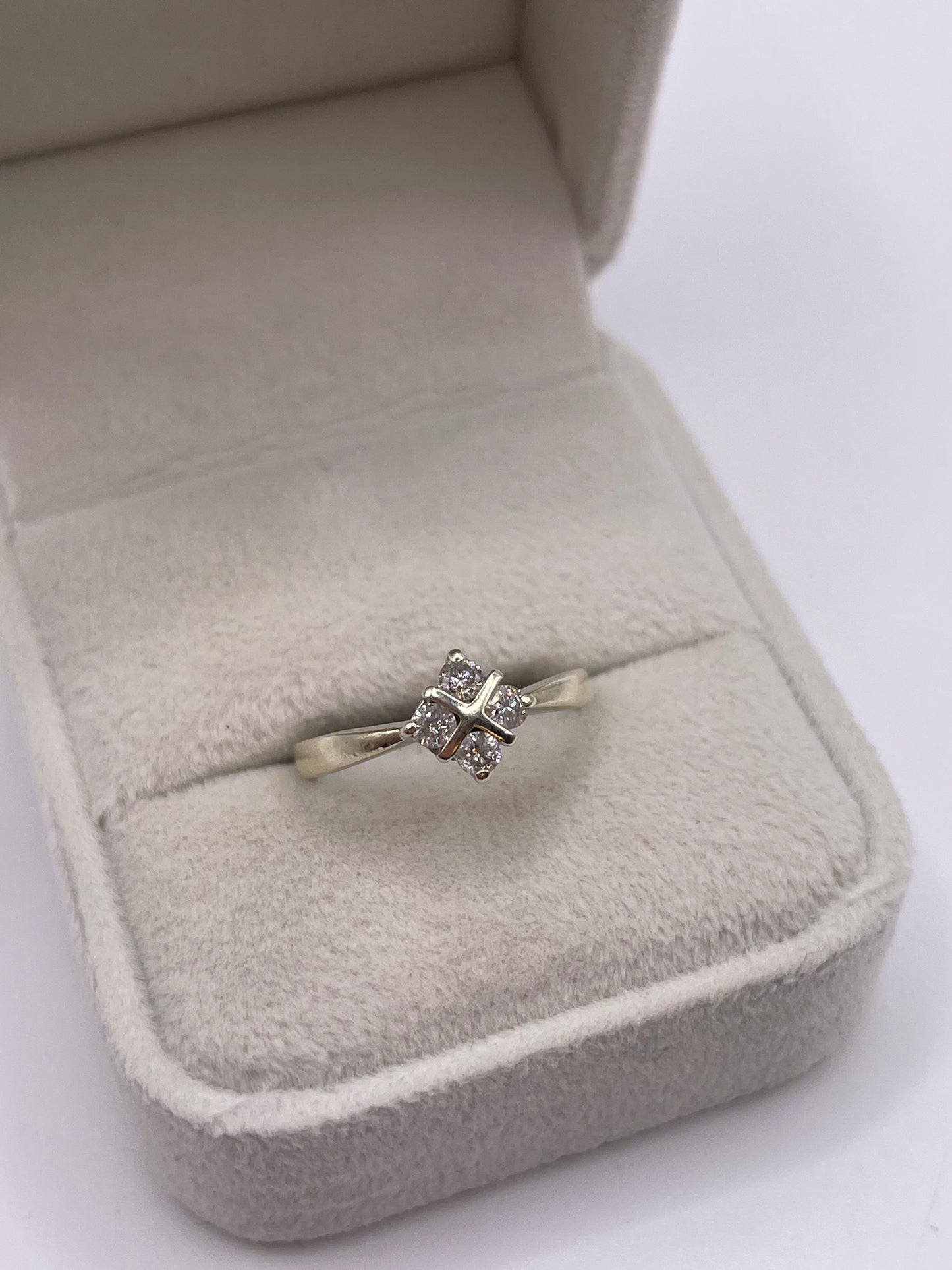 9ct white gold diamond ring