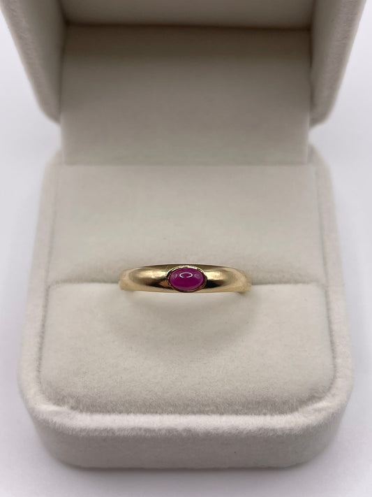 9ct gold cabochon ruby ring