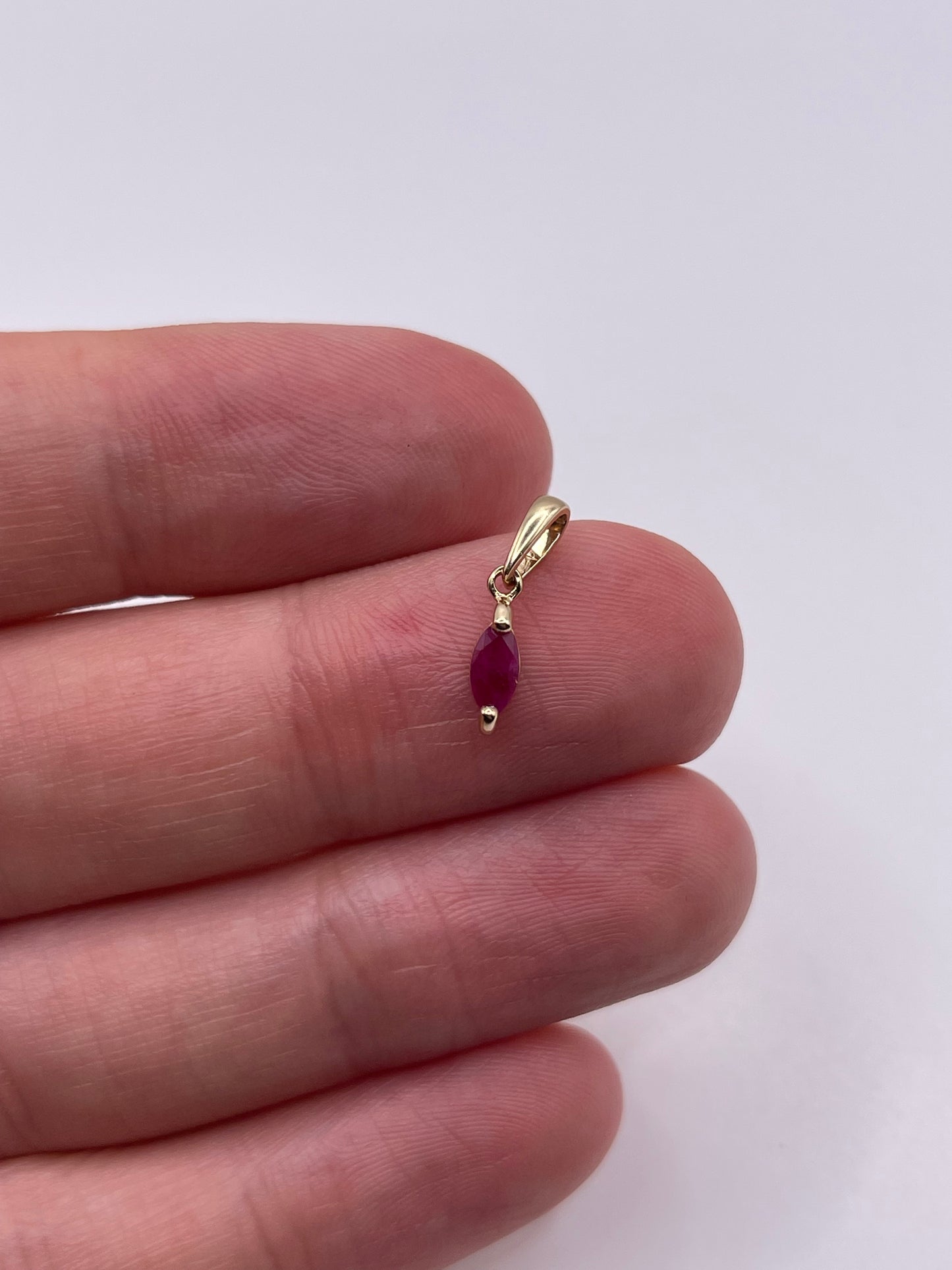 9ct gold ruby pendant