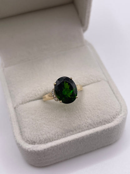 9ct gold diopside and zircon ring
