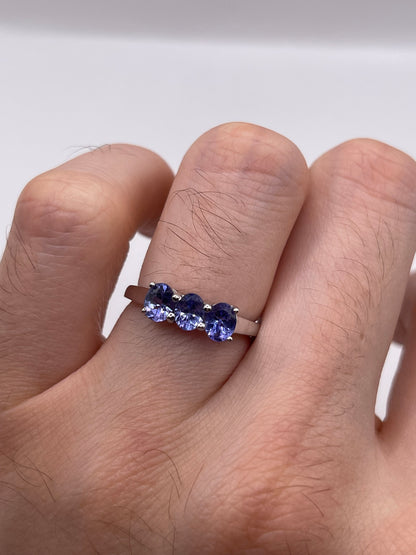 9ct white gold tanzanite ring
