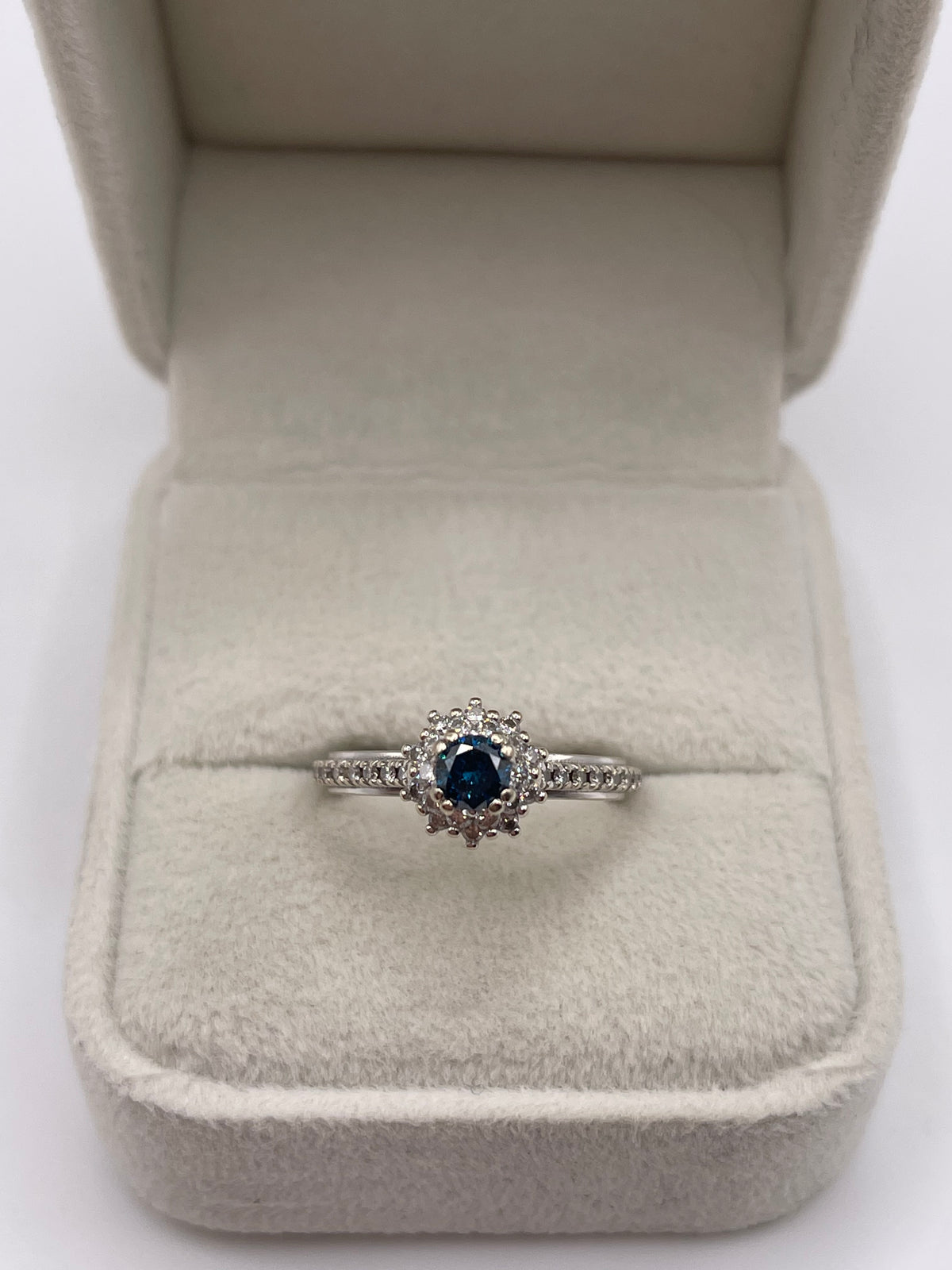 14ct white gold diamond cluster ring