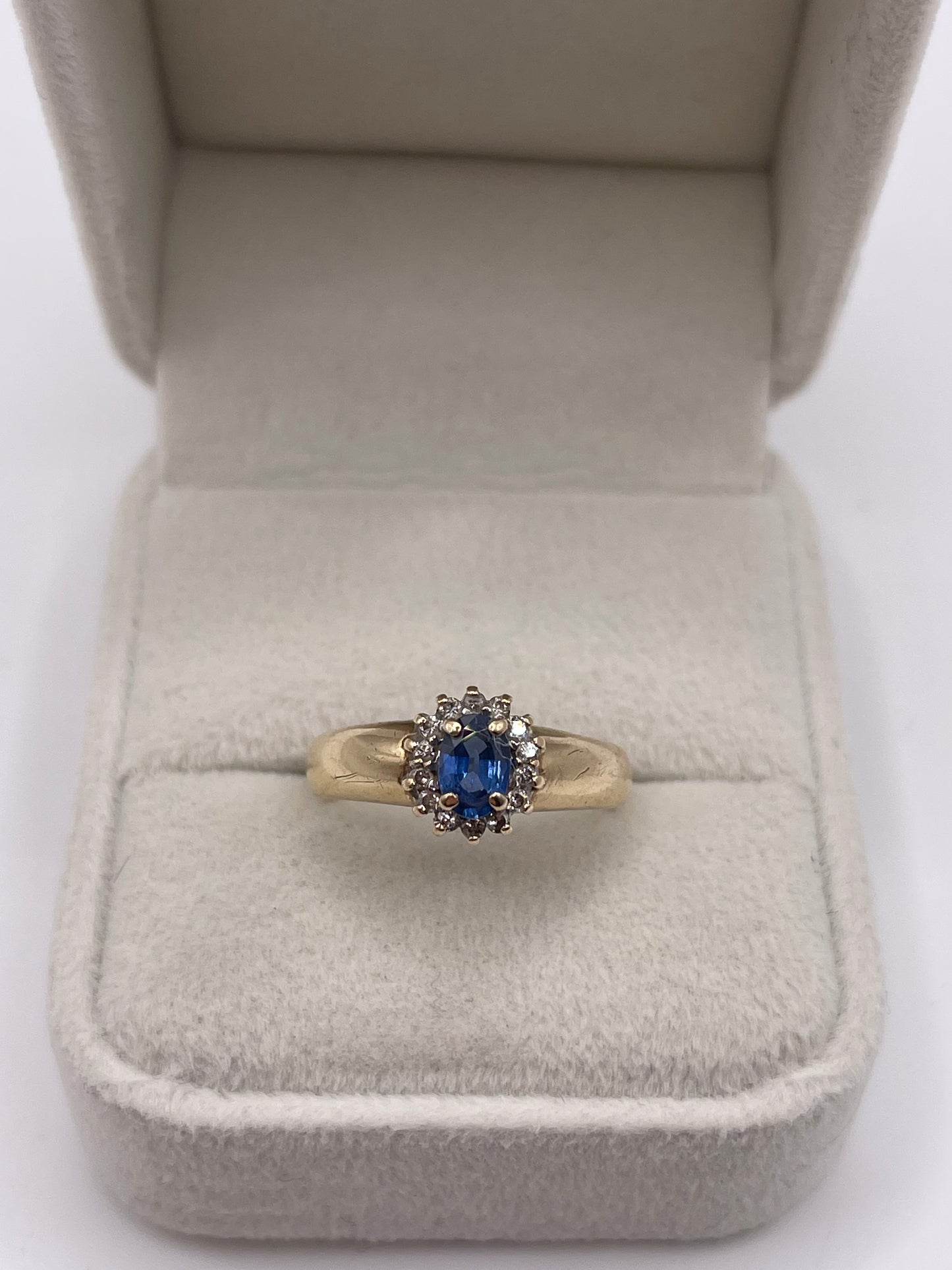 9ct gold sapphire and diamond ring