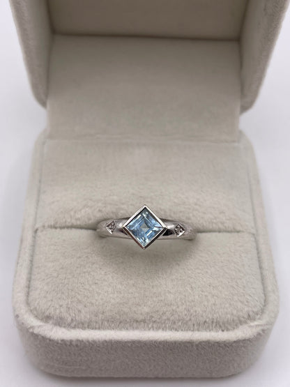 9ct white gold aquamarine and diamond ring