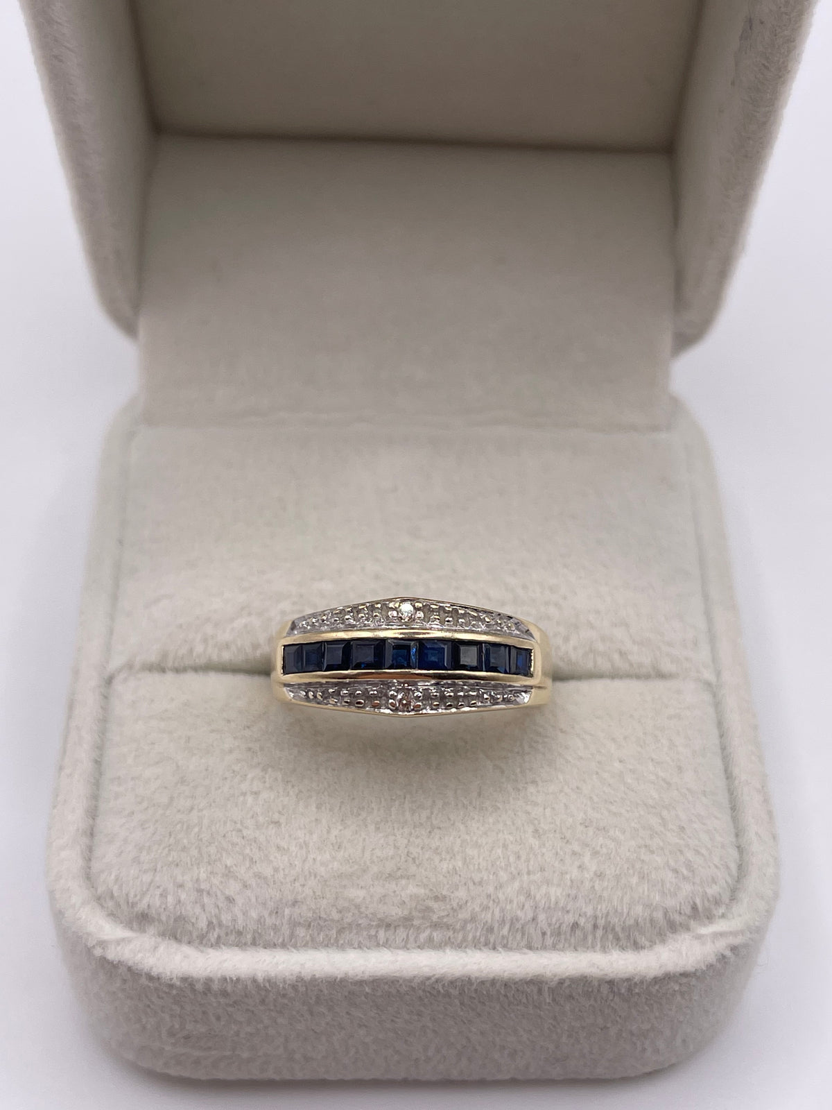 9ct gold sapphire and diamond ring