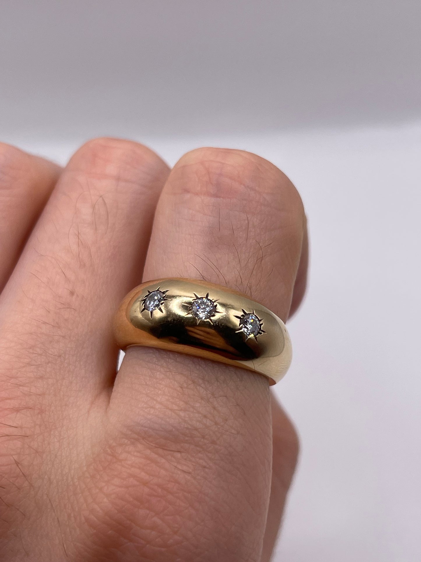 Heavy 9ct gold cz donut gypsy ring