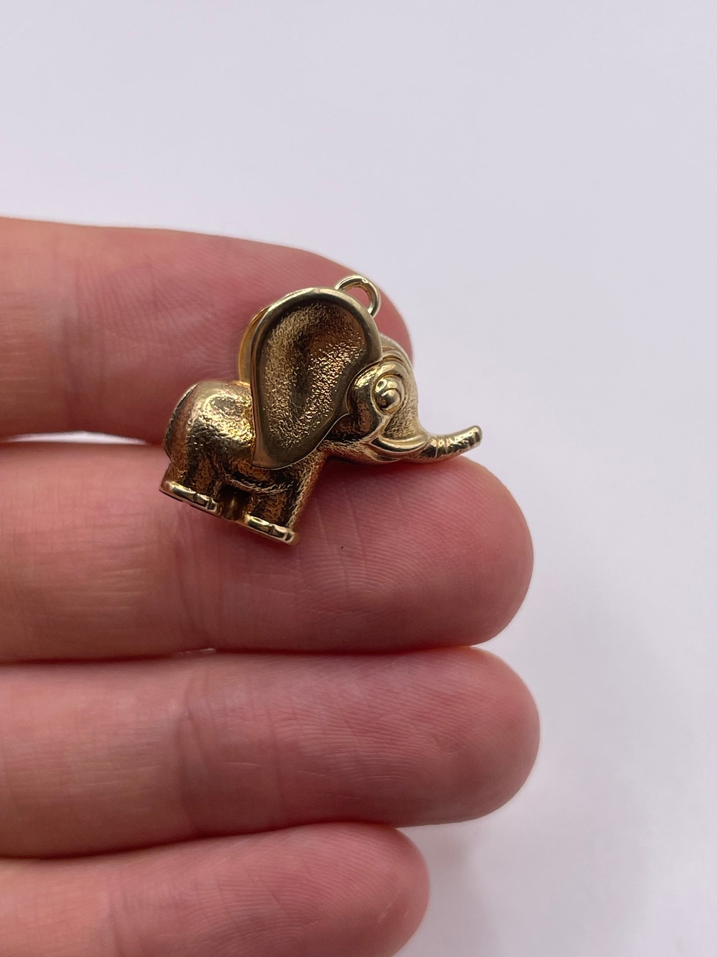 9ct gold elephant charm