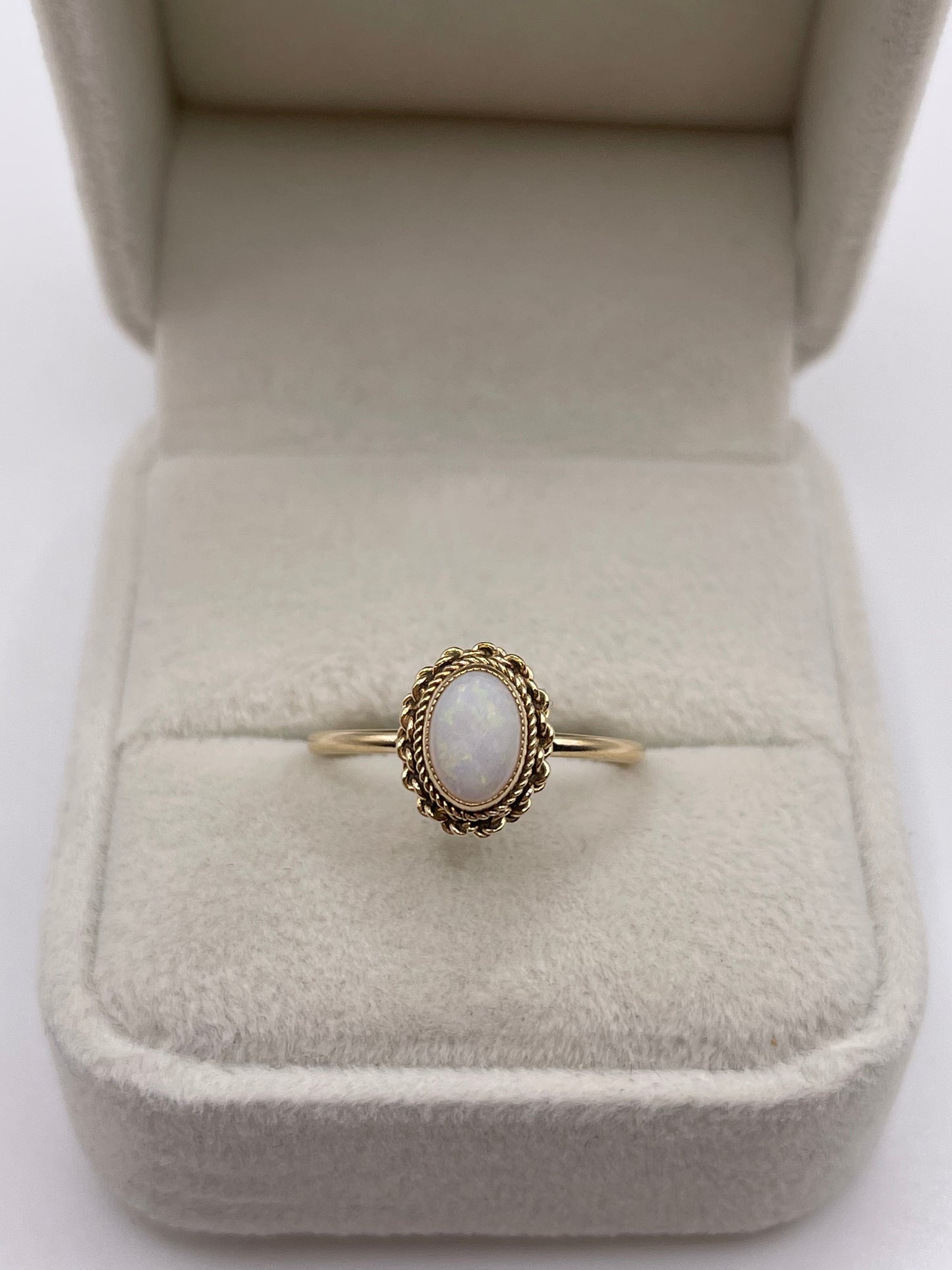 9ct gold opal ring