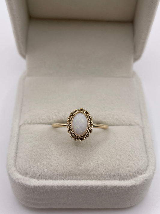 9ct gold opal ring