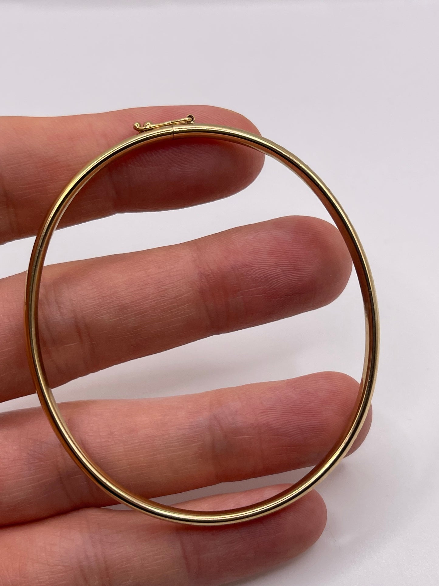 9ct gold bangle