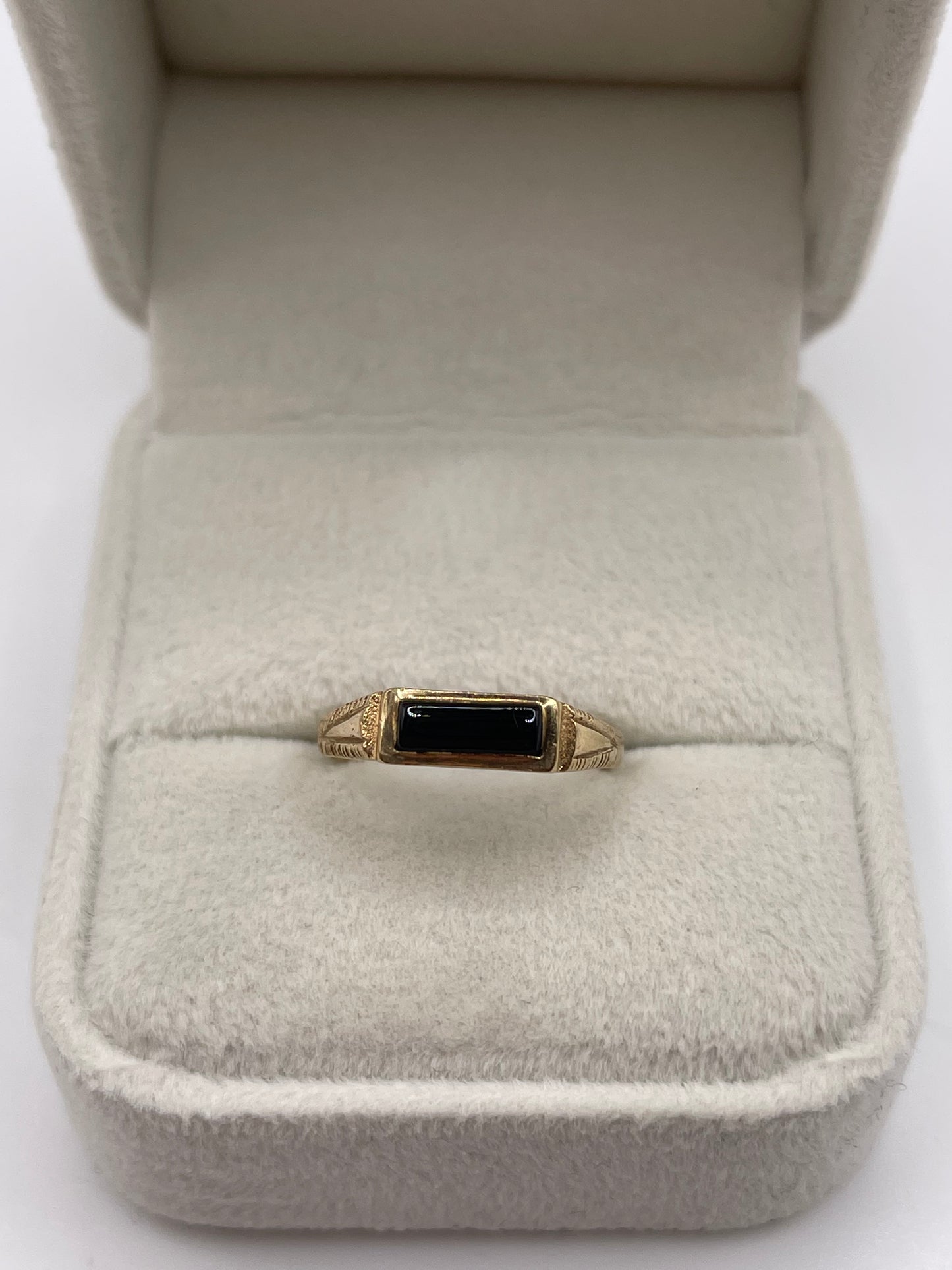 9ct gold onyx ring