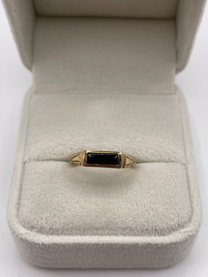 9ct gold onyx ring