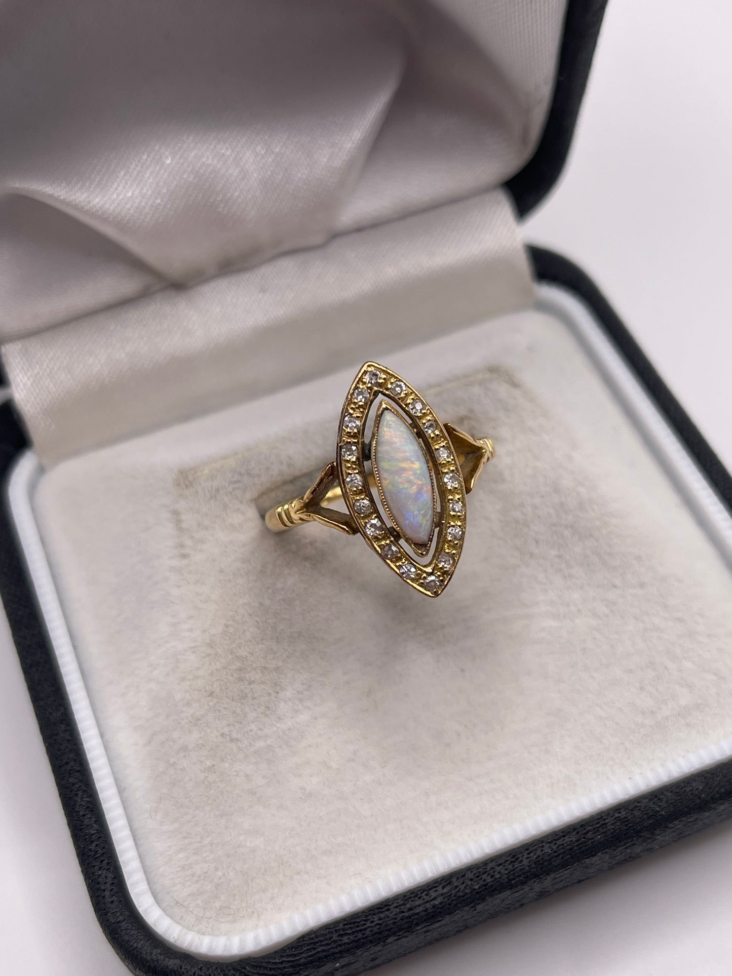 18ct gold opal and diamond ring