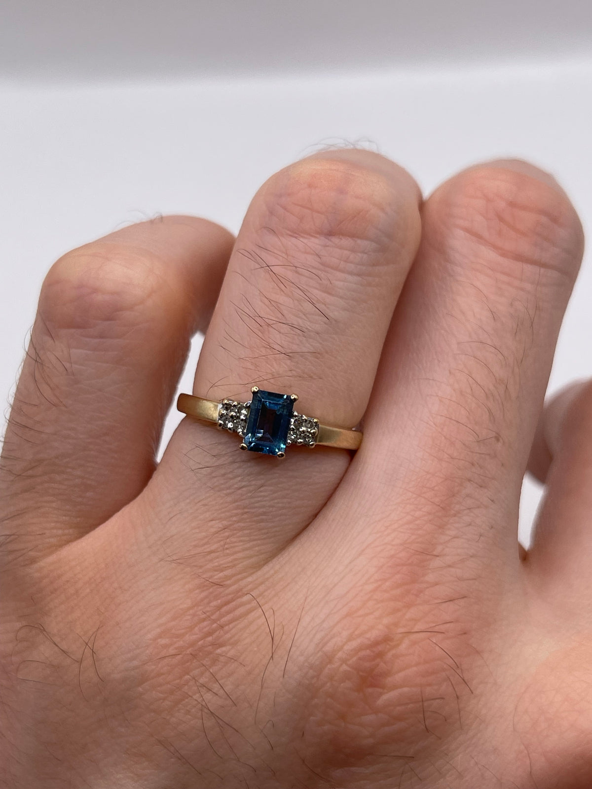 9ct gold topaz and diamond ring