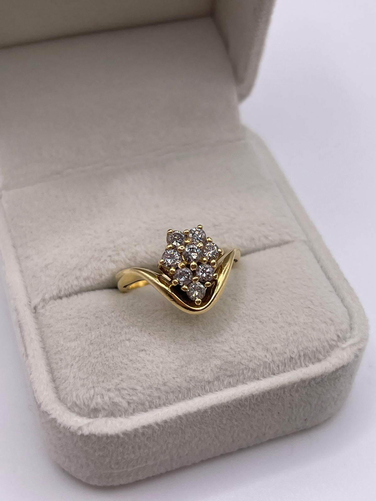 18ct gold diamond cluster ring