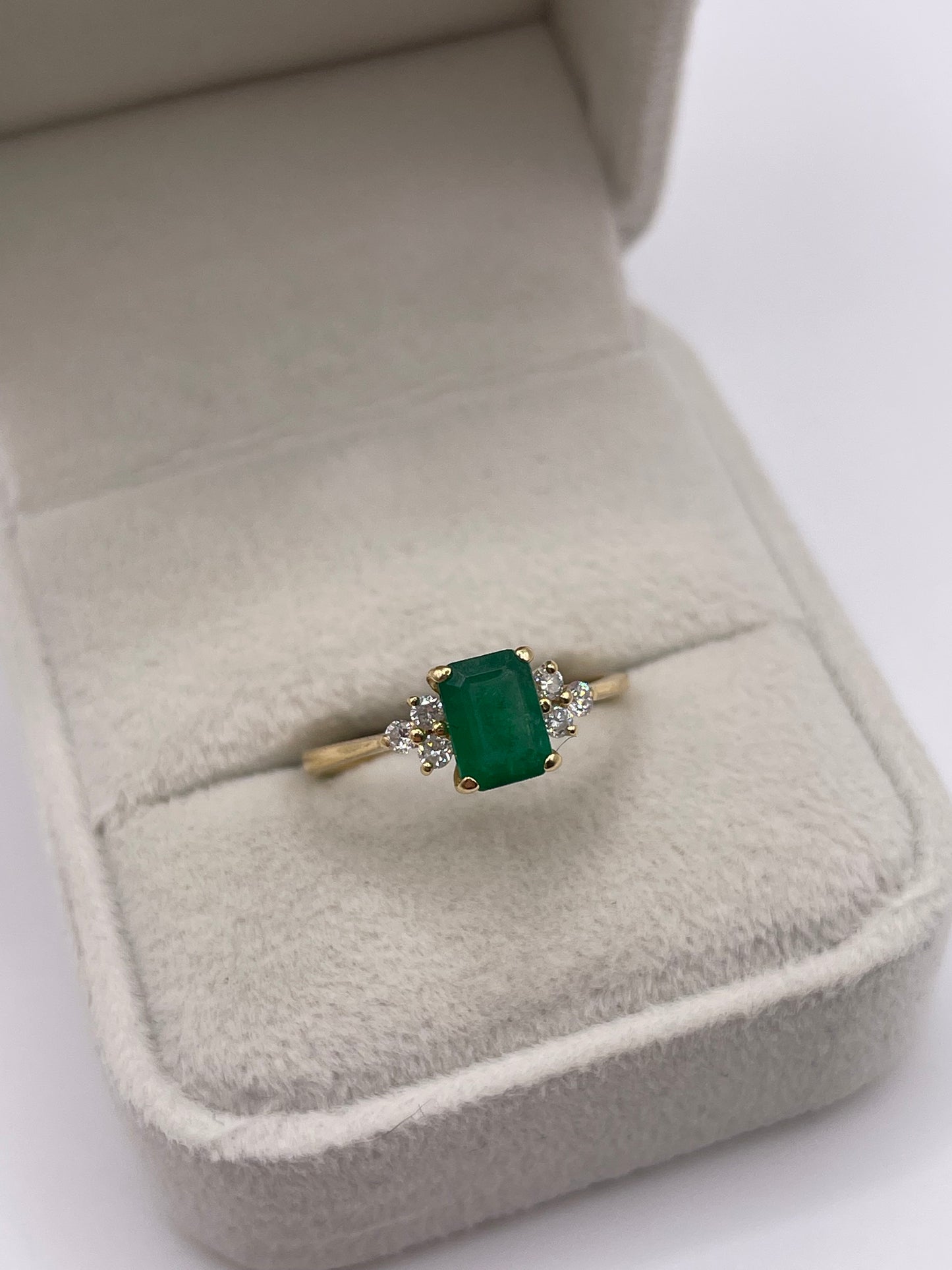 18ct gold emerald and diamond ring