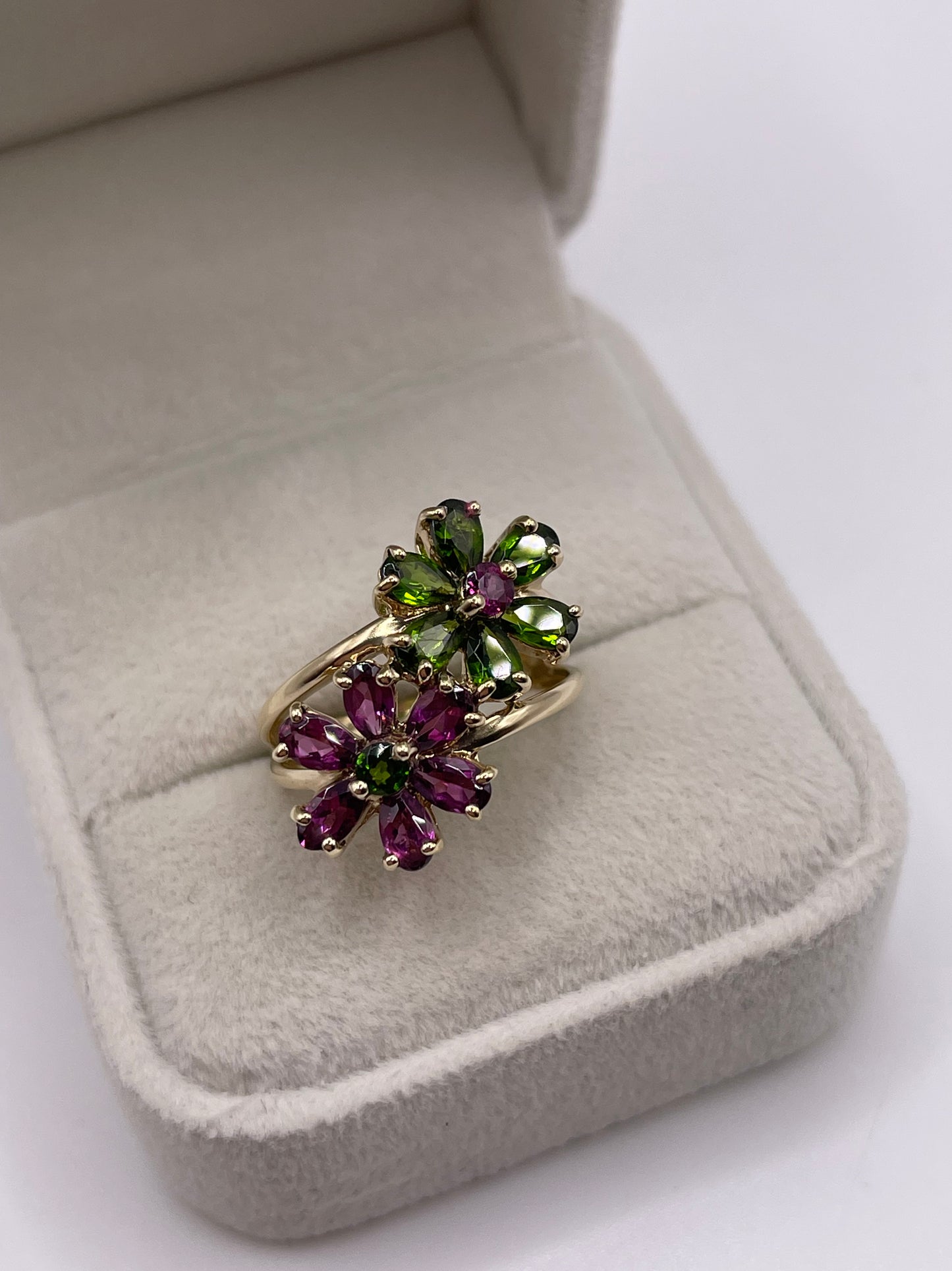 9ct gold diopside and garnet cluster ring