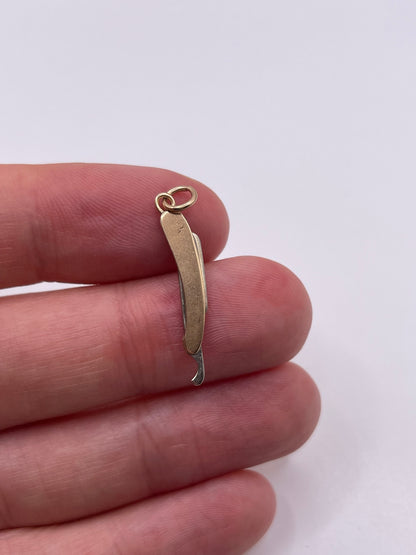 9ct gold shaving blade charm