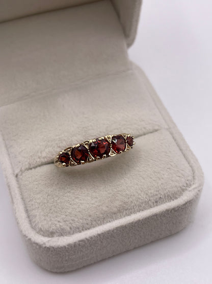 9ct gold garnet ring