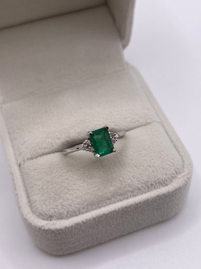 9ct white gold emerald and diamond ring