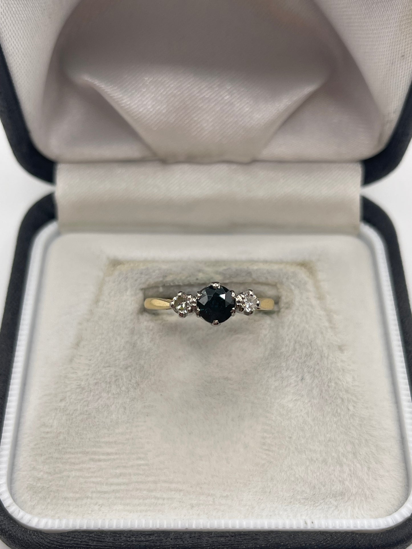 18ct gold sapphire and diamond ring