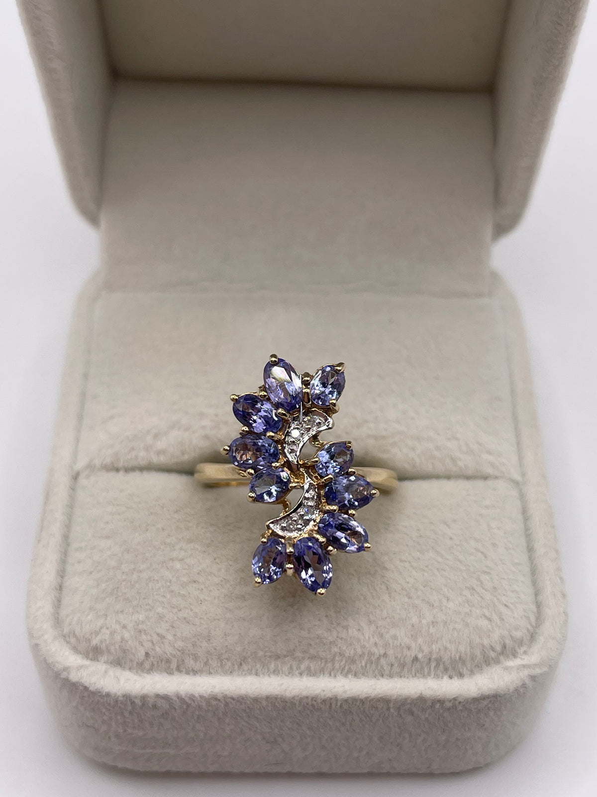 9ct gold tanzanite and diamond ring