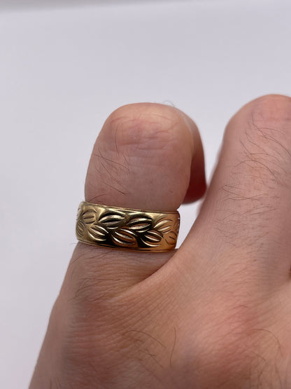 9ct gold patterned band