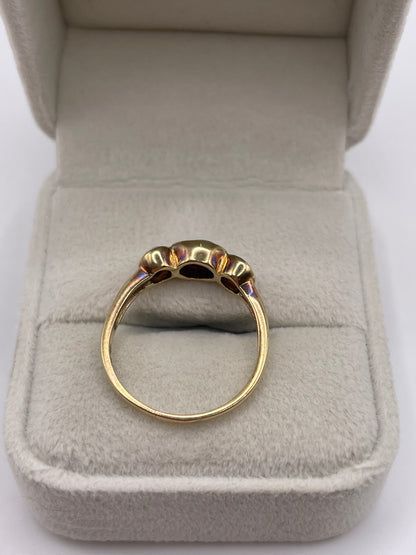 9ct gold cabochon garnet and opal ring