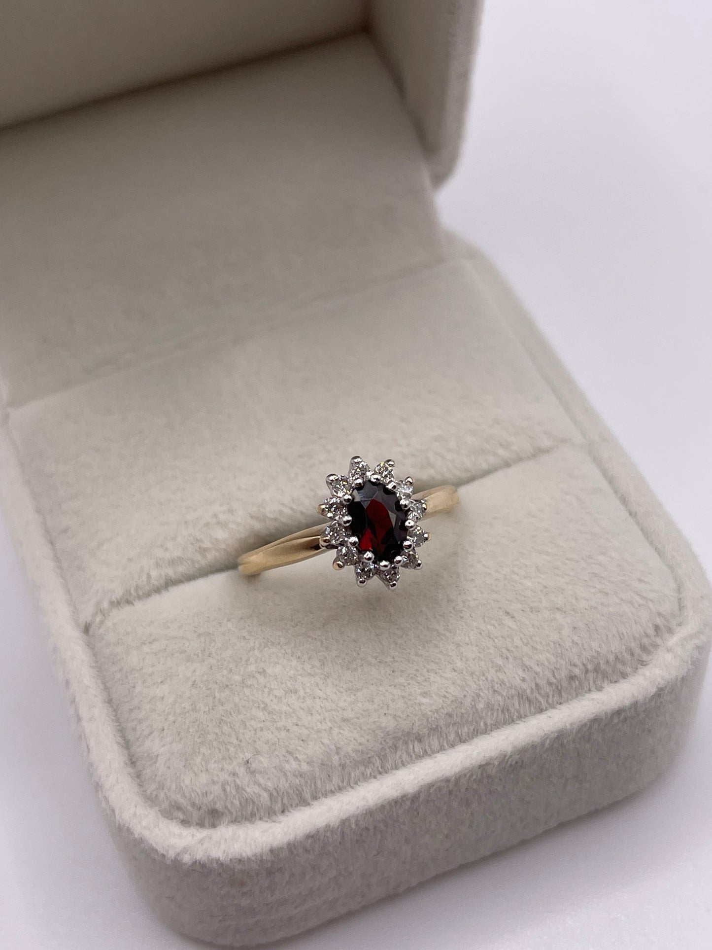 9ct gold garnet and diamond ring