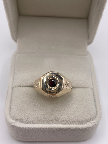 9ct gold garnet signet ring
