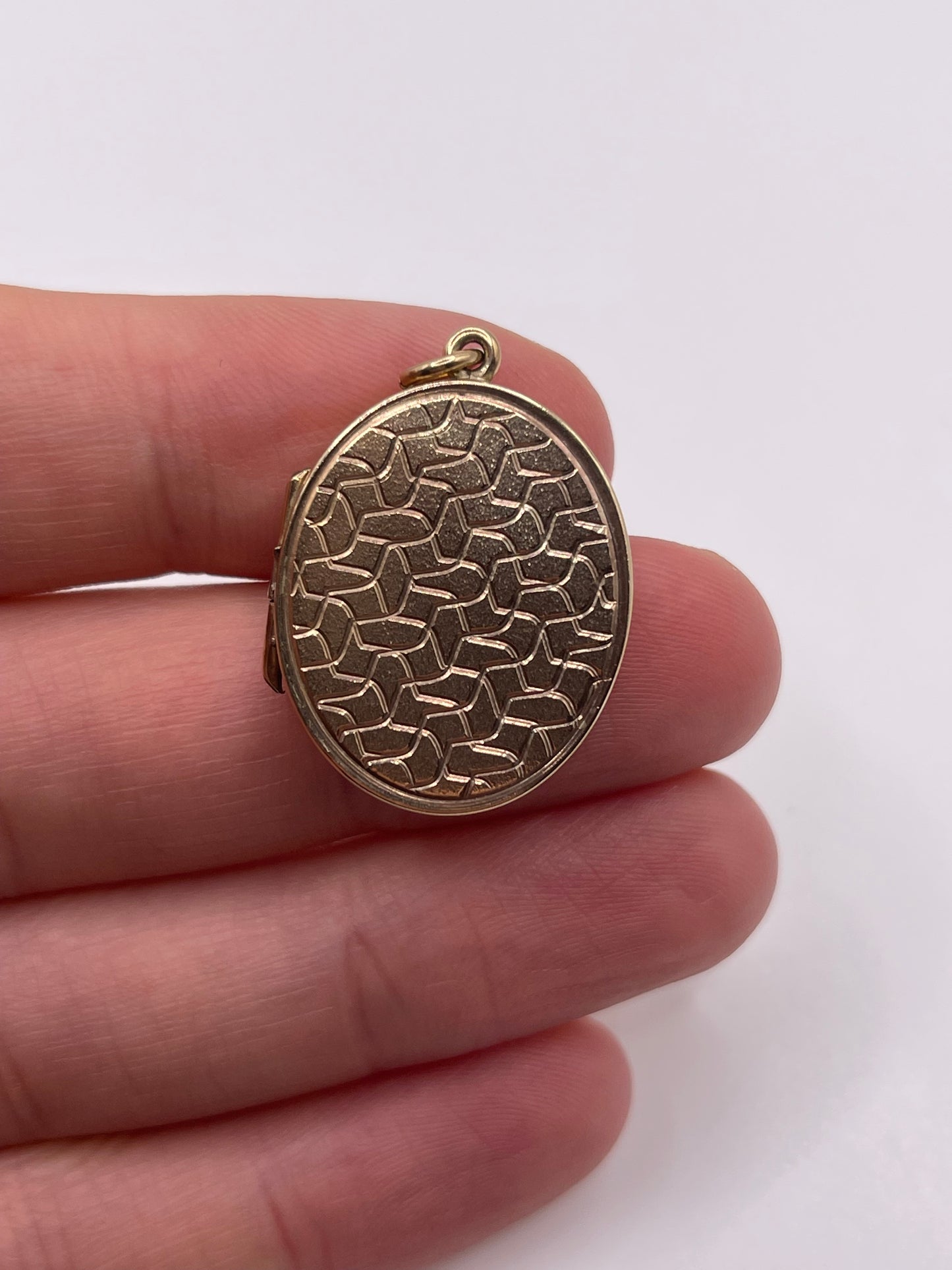 9ct gold locket pendant