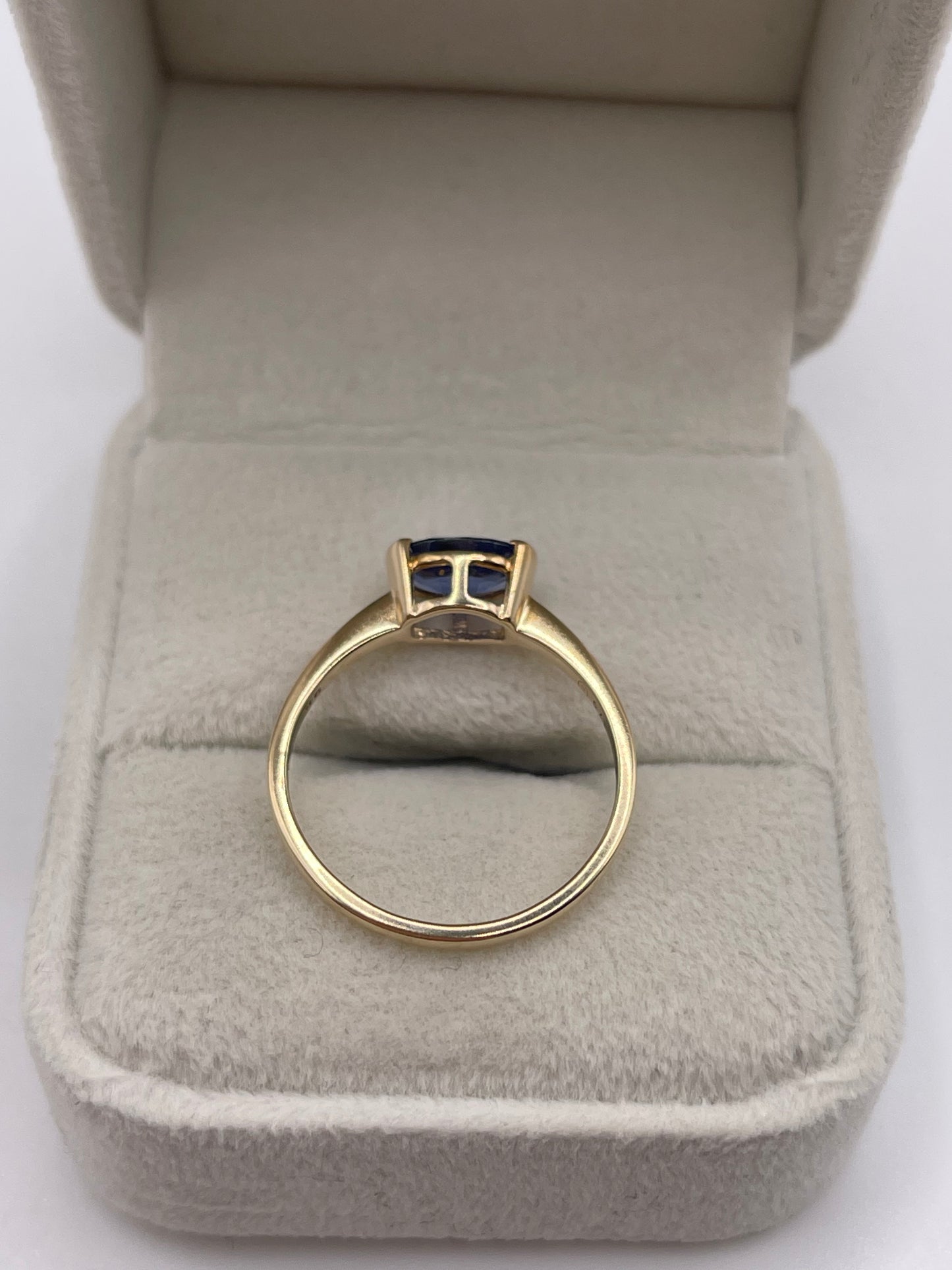 9ct gold kyanite ring