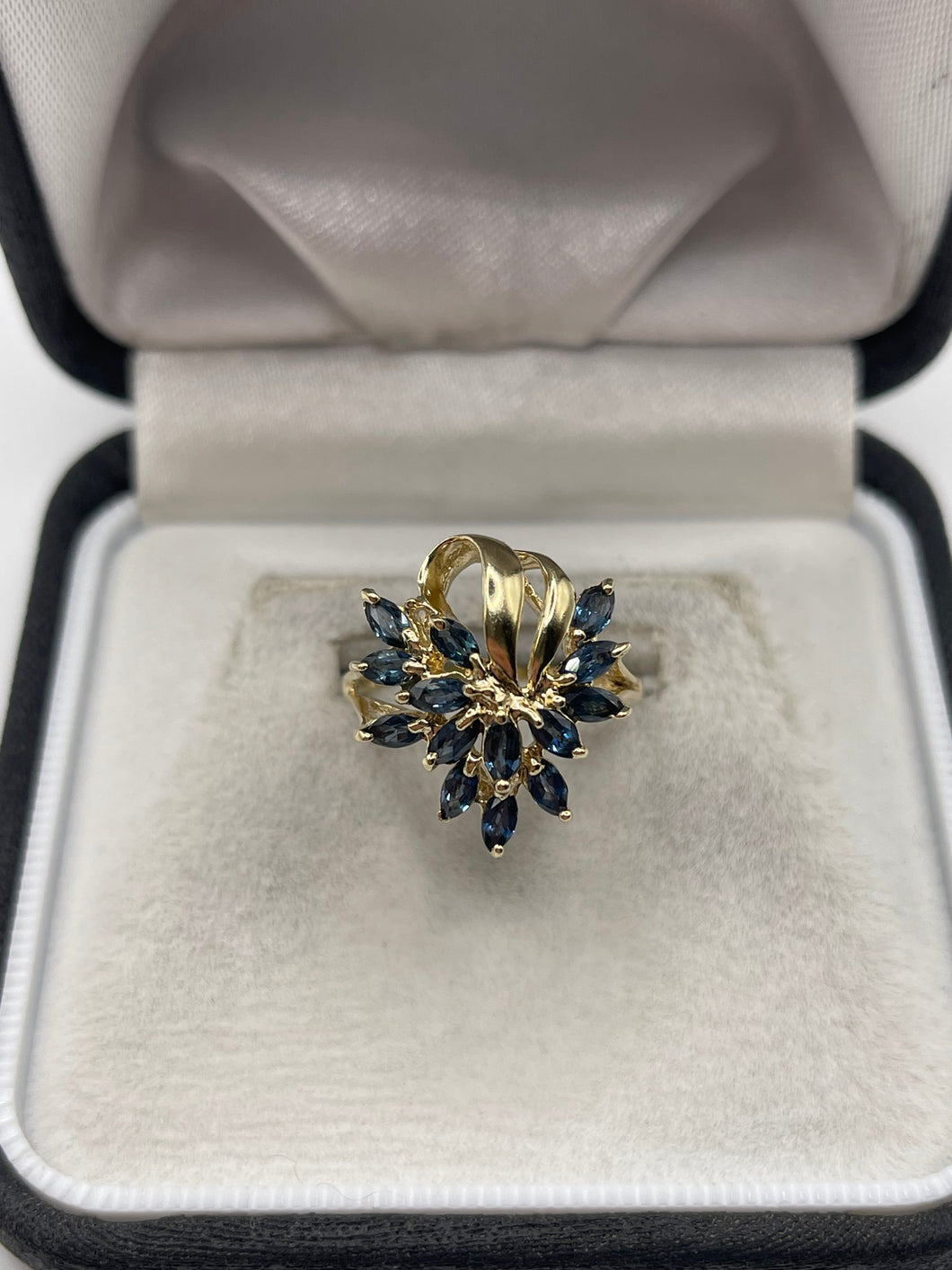 9ct gold sapphire cluster ring