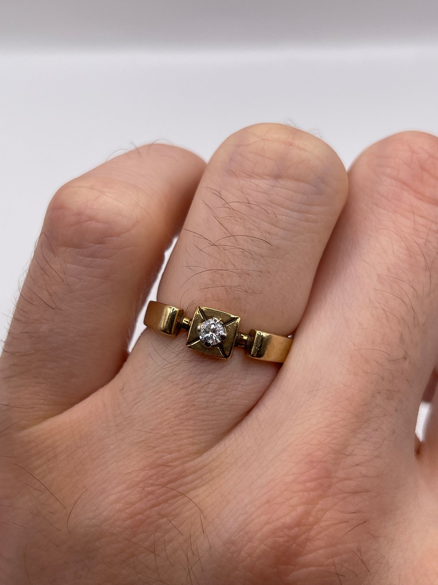 9ct gold diamond ring
