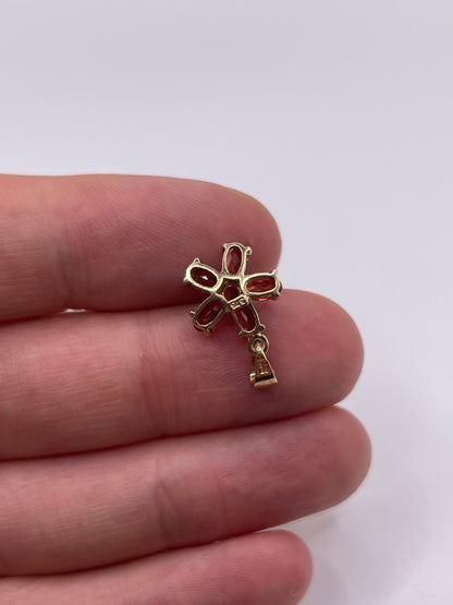 9ct gold garnet flower pendant